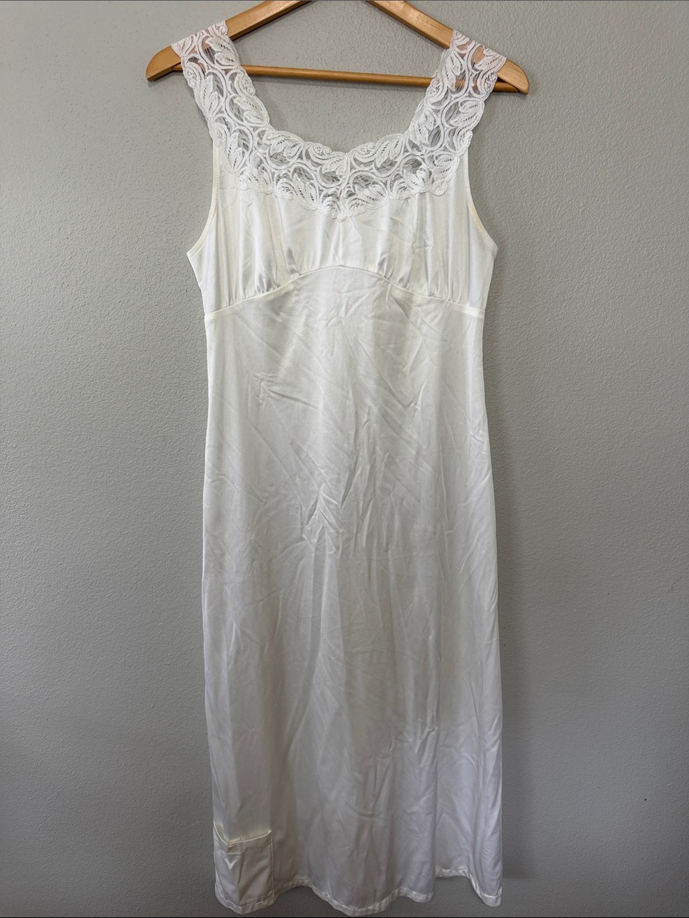 VTG White Elegance Slip Night Gown Small Feminine Classic Cottage Core